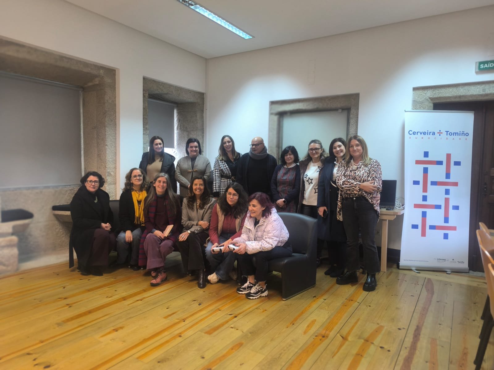 Imagem com todas as bibliotecárias no Espaço Juventude Sem Fronteiras